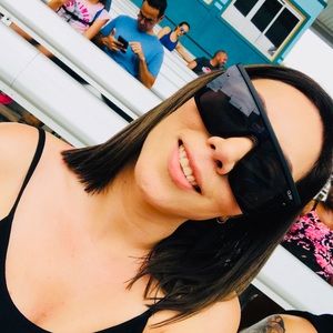 Meet your Posher, Perla